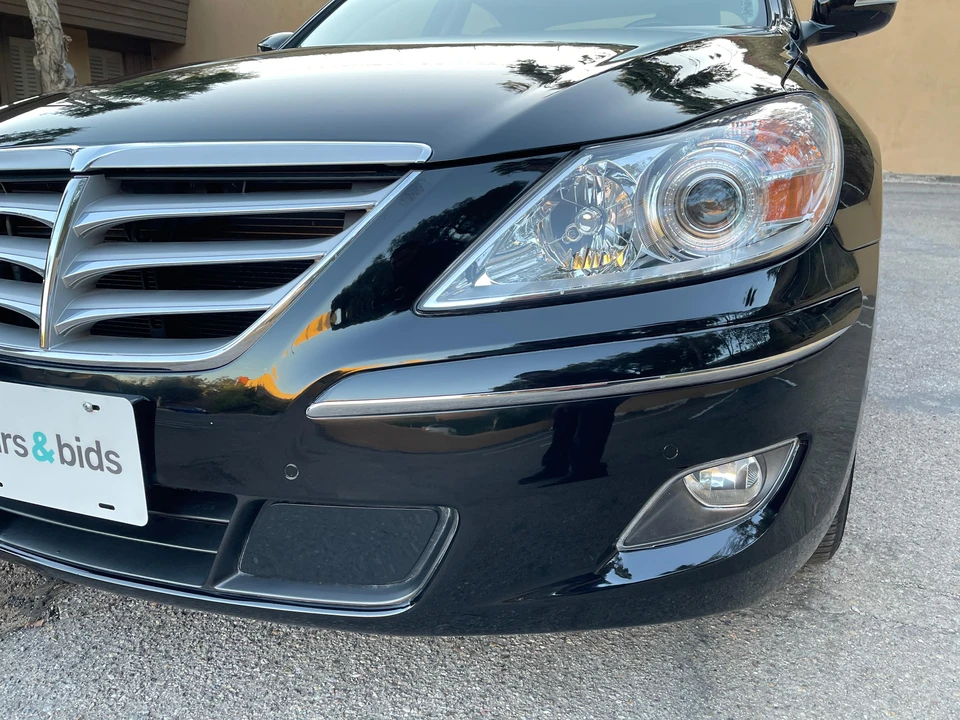 2011 Hyundai Genesis - Image 15 of 31