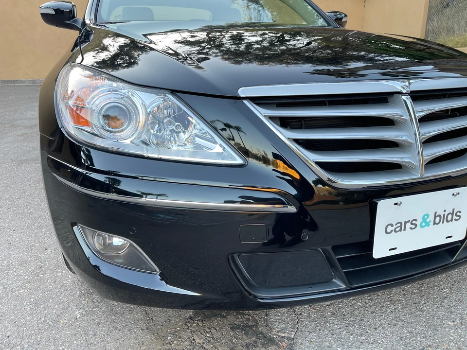 2011 Hyundai Genesis - Image 9 of 31