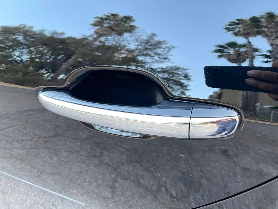 2011 Hyundai Genesis - Image 26 of 31
