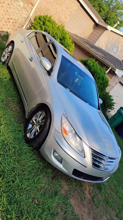 2011 Hyundai Genesis - Image 4 of 5