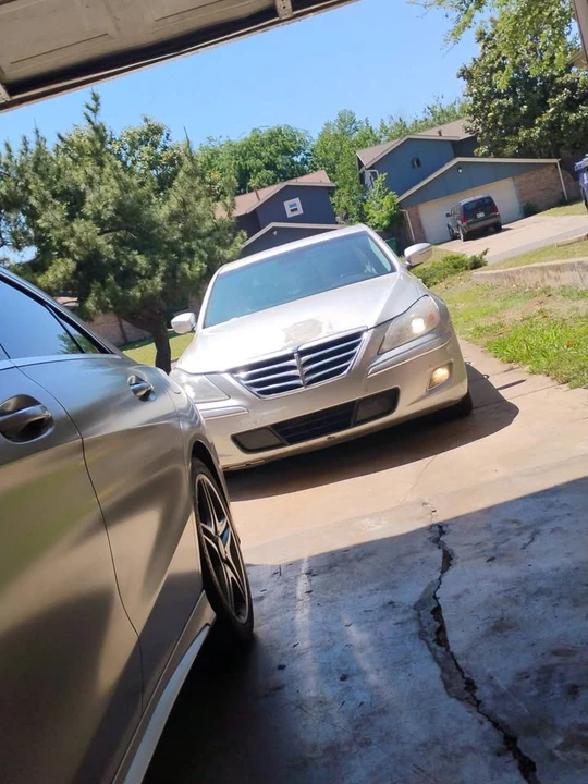 2011 Hyundai Genesis - Image 5 of 5