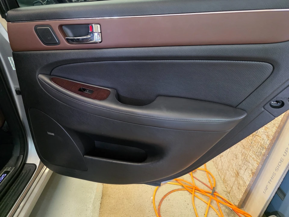 2011 Hyundai Genesis - Image 29 of 31