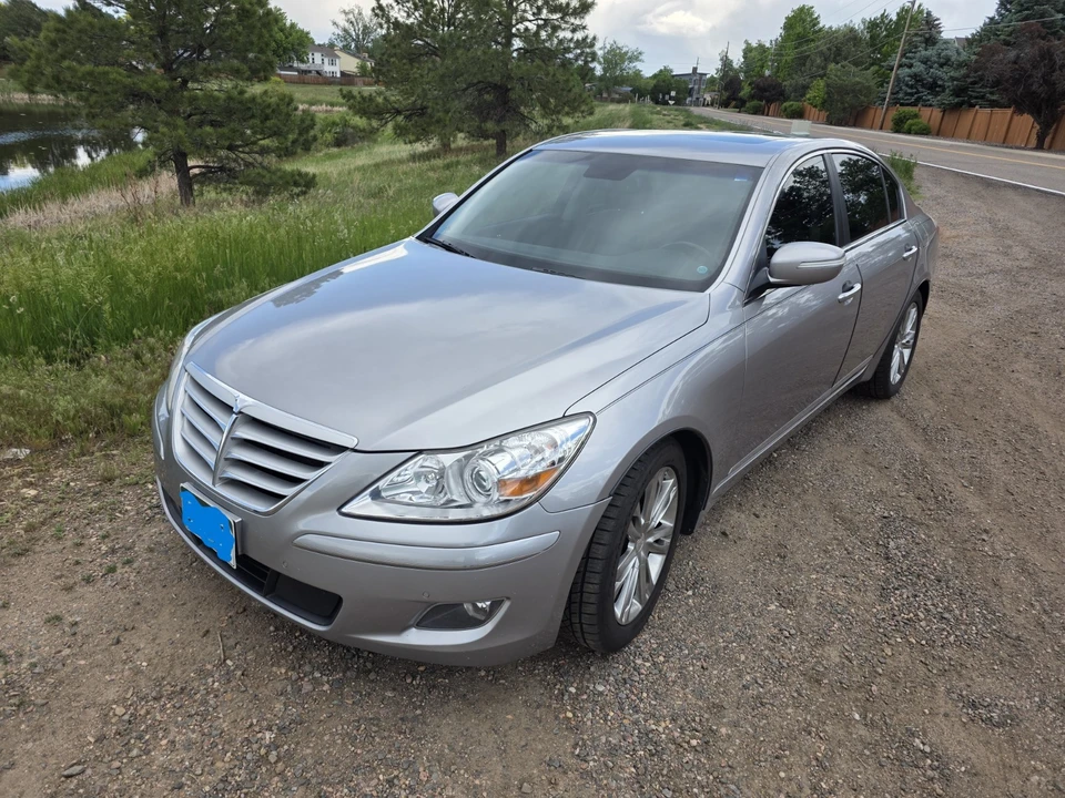 2011 Hyundai Genesis - Image 9 of 31