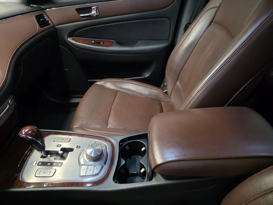 2011 Hyundai Genesis - Image 20 of 31