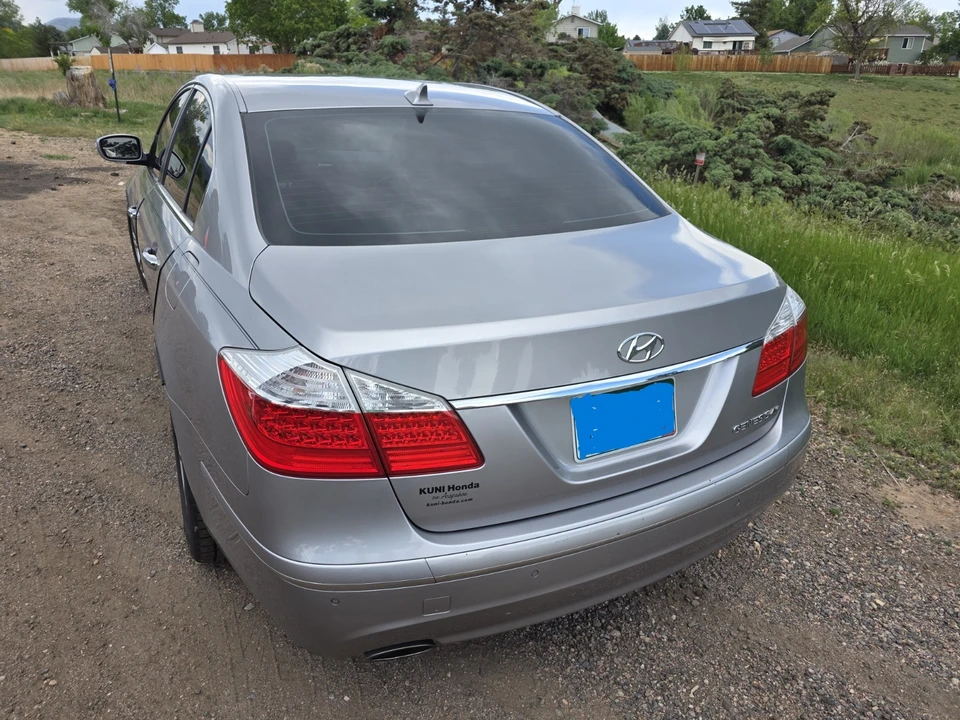 2011 Hyundai Genesis - Image 11 of 31