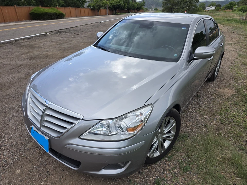 2011 Hyundai Genesis - Image 12 of 31