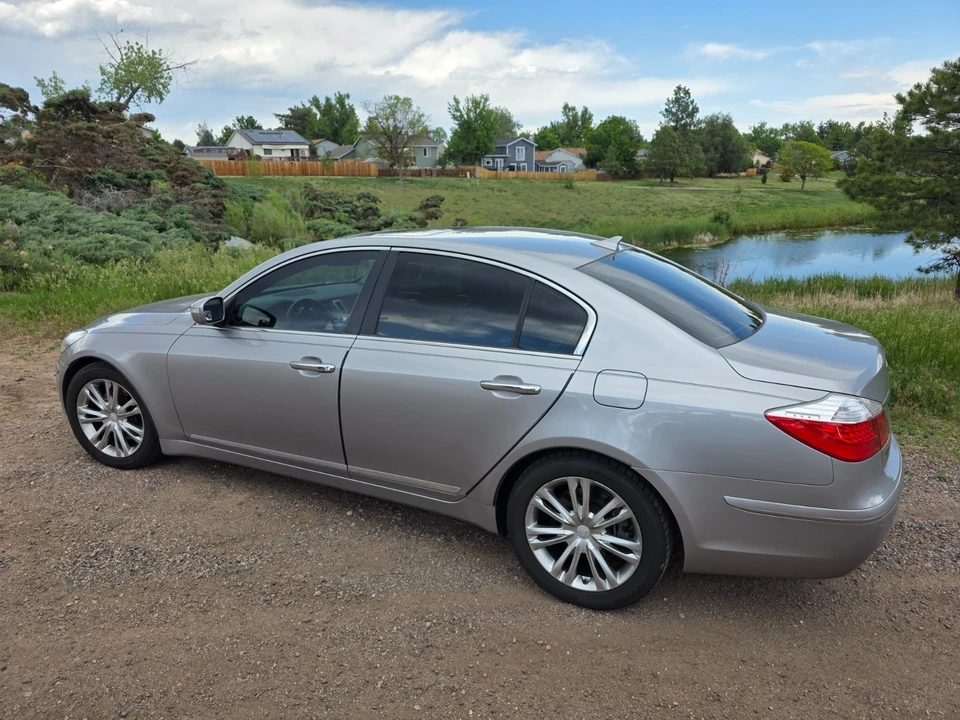 2011 Hyundai Genesis - Image 7 of 31