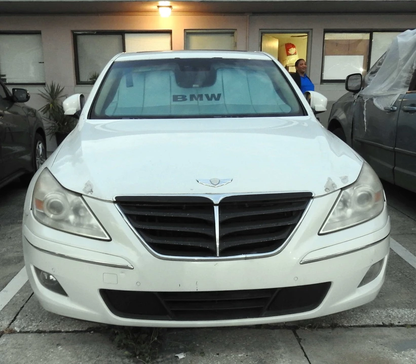2011 Hyundai Genesis - Image 2 of 25