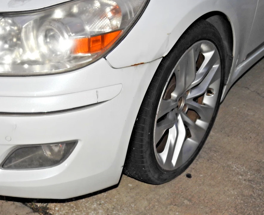 2011 Hyundai Genesis - Image 11 of 25