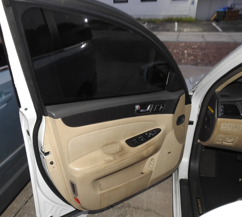 2011 Hyundai Genesis - Image 12 of 25