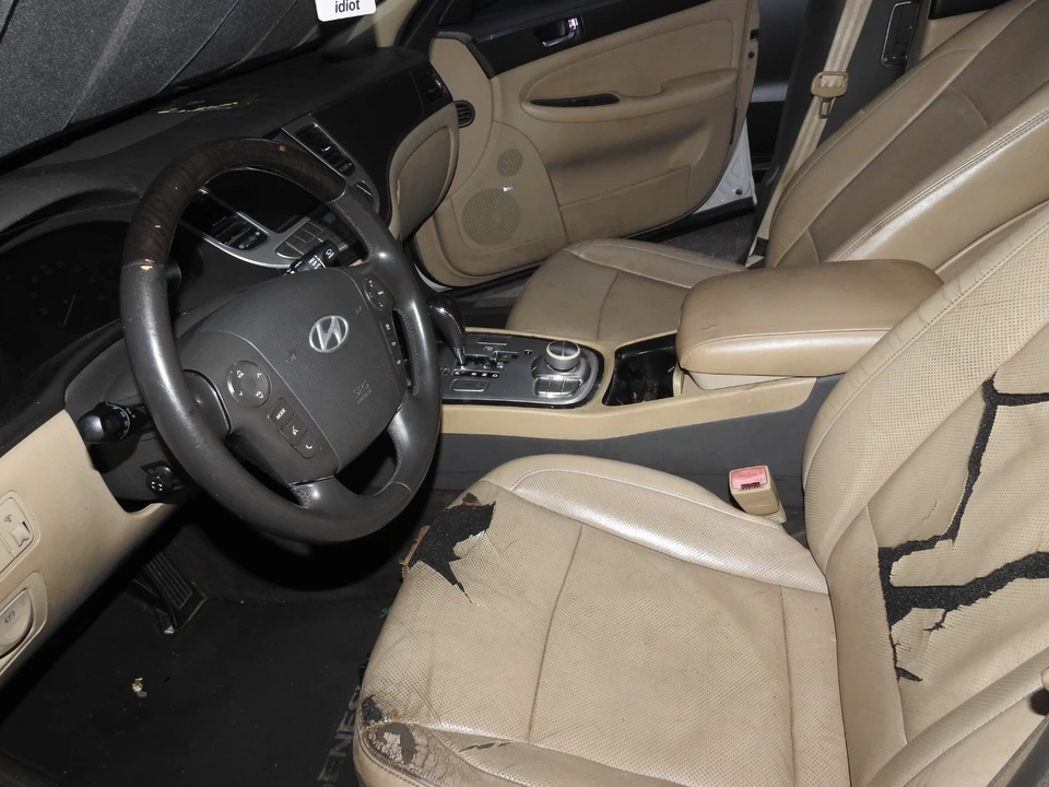 2011 Hyundai Genesis - Image 13 of 25