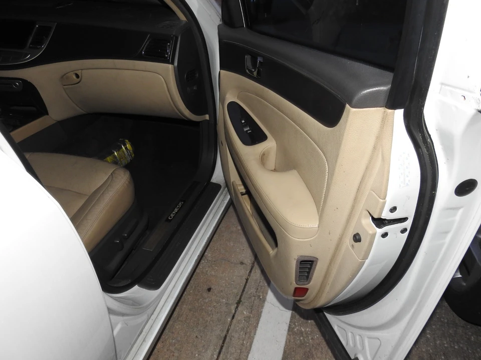 2011 Hyundai Genesis - Image 18 of 25