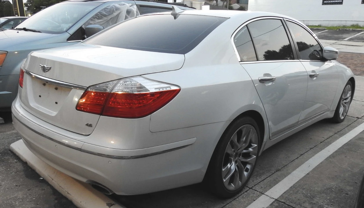 2011 Hyundai Genesis - Image 4 of 25