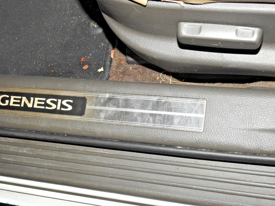 2011 Hyundai Genesis - Image 23 of 25