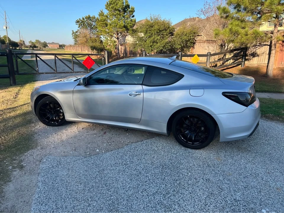 2011 Hyundai Genesis Coupe - Image 11 of 15