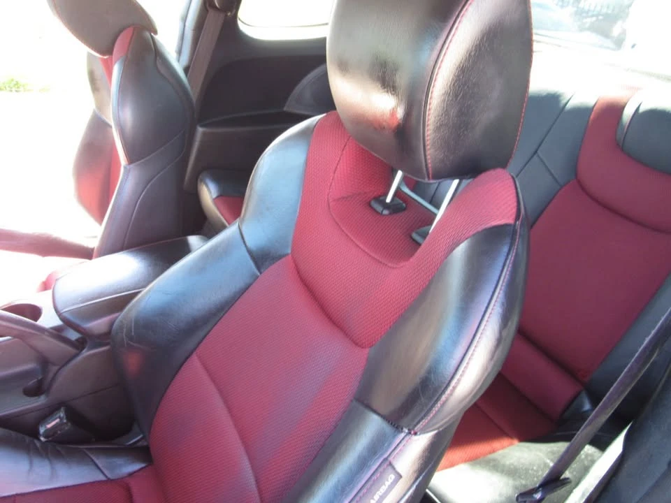 2011 Hyundai Genesis Coupe - Image 16 of 19