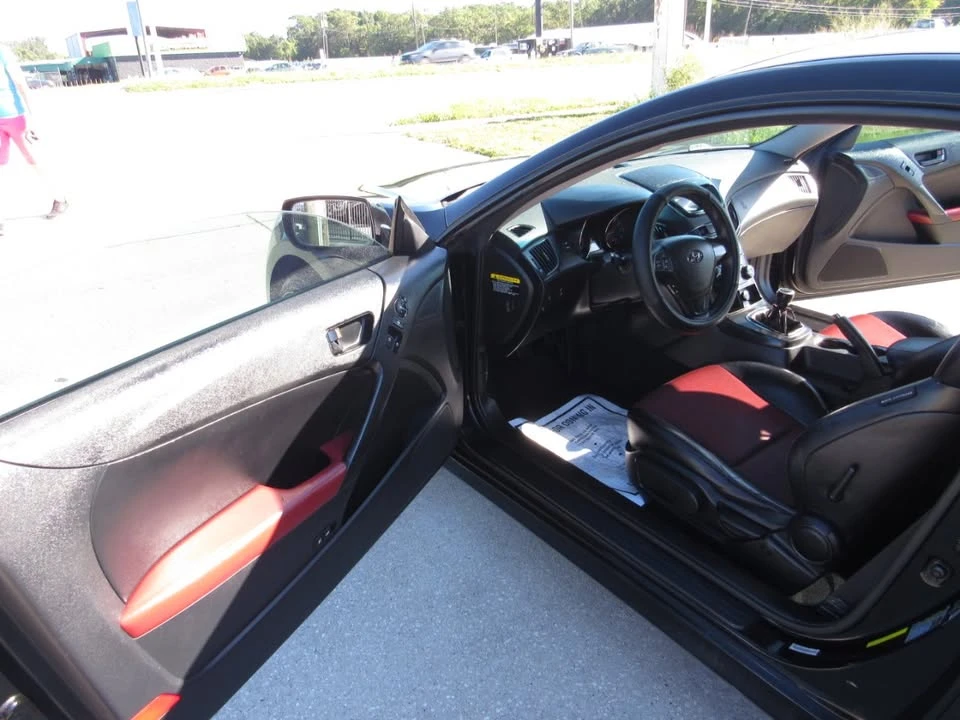 2011 Hyundai Genesis Coupe - Image 9 of 19