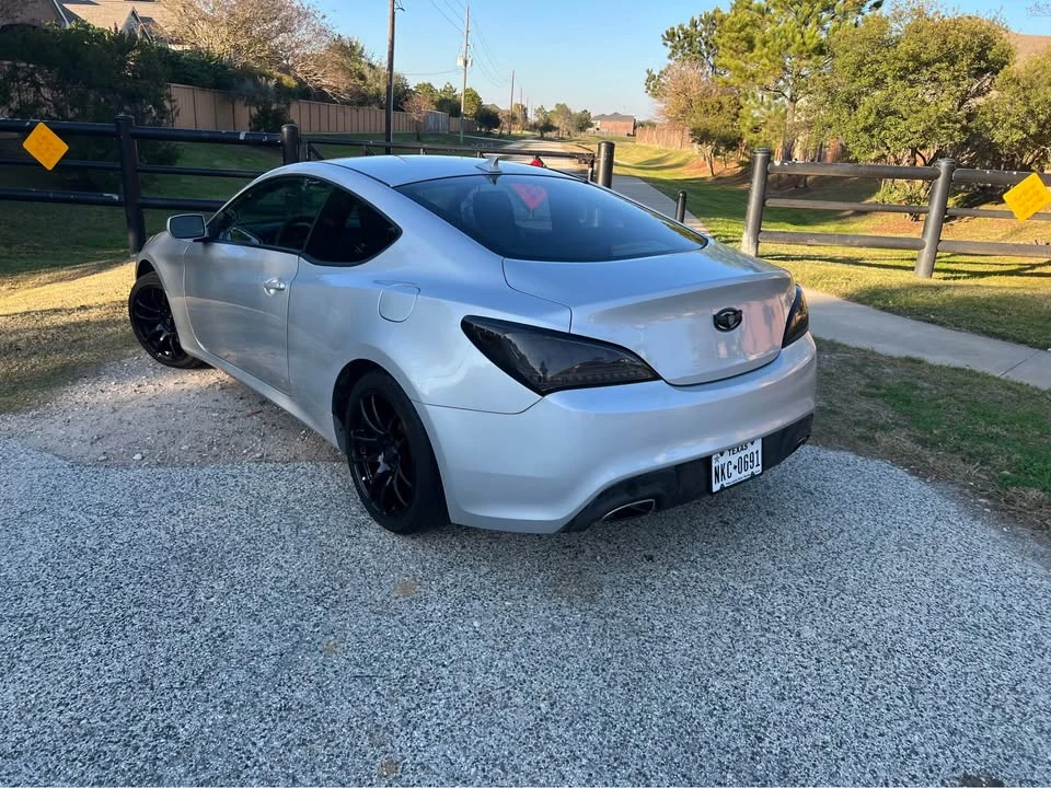 2011 Hyundai Genesis Coupe - Image 12 of 15