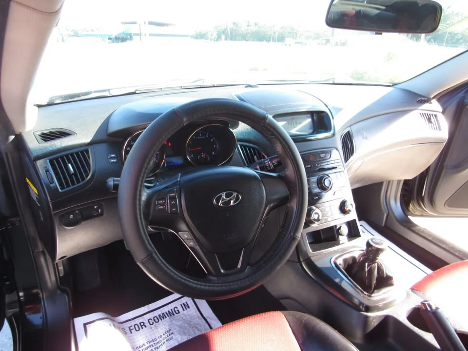 2011 Hyundai Genesis Coupe - Image 17 of 19