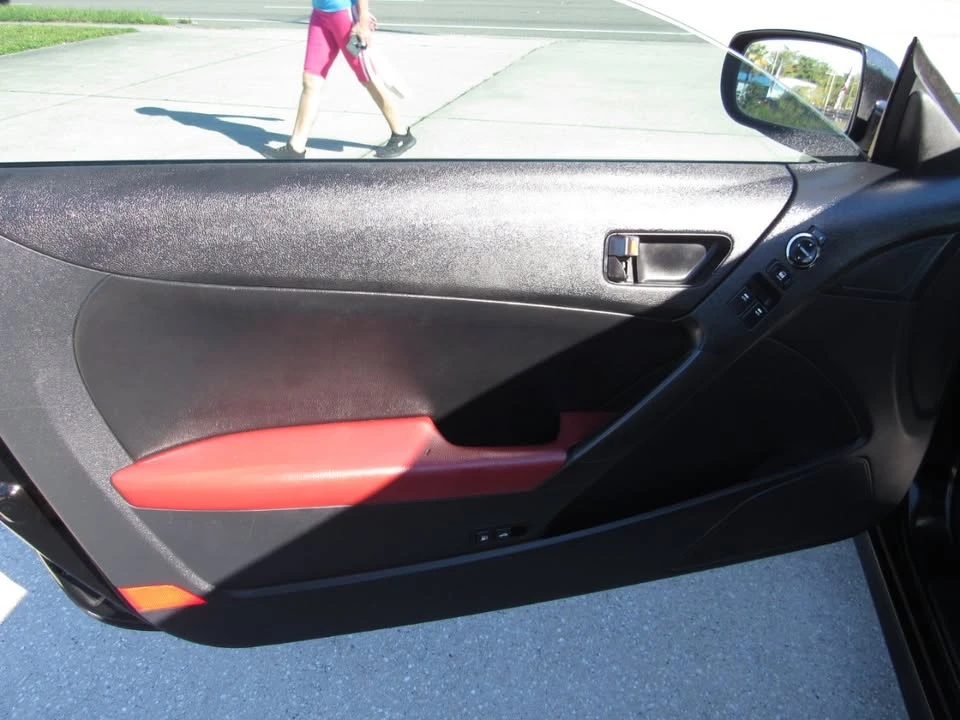 2011 Hyundai Genesis Coupe - Image 10 of 19