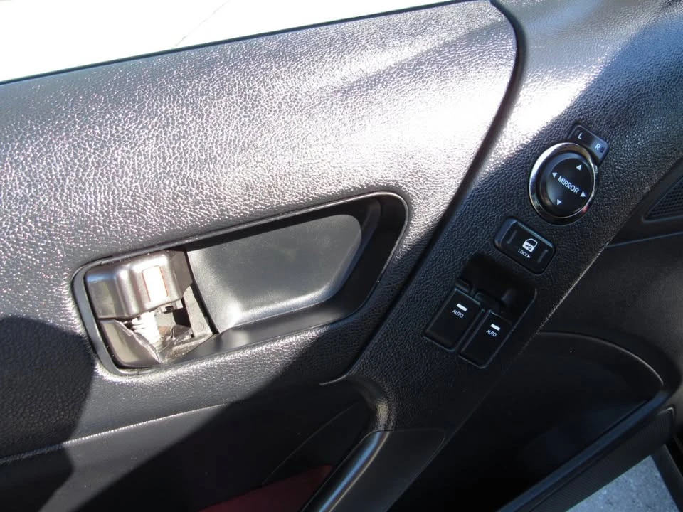 2011 Hyundai Genesis Coupe - Image 11 of 19