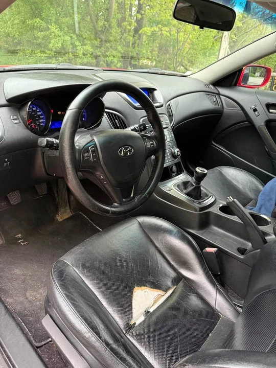 2011 Hyundai Genesis Coupe - Image 11 of 18