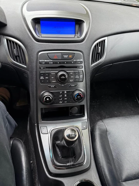 2011 Hyundai Genesis Coupe - Image 14 of 18