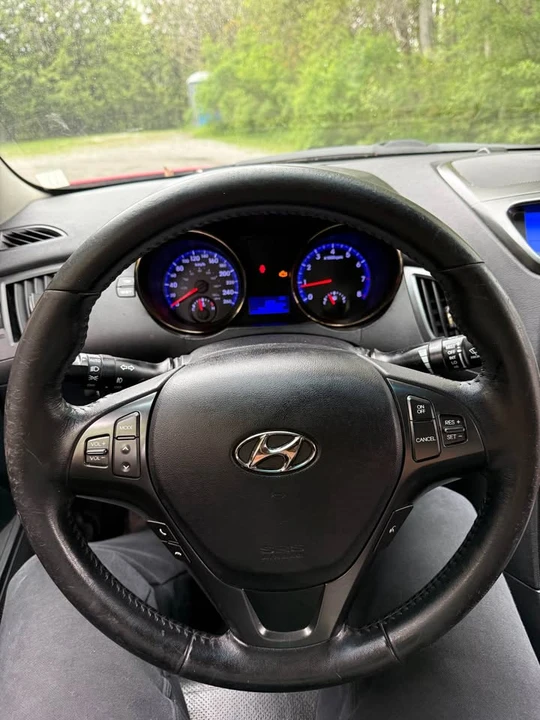 2011 Hyundai Genesis Coupe - Image 12 of 18