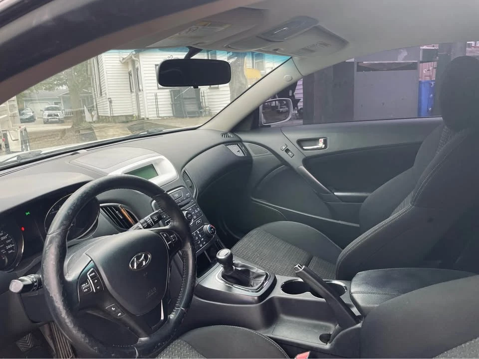 2011 Hyundai Genesis Coupe - Image 8 of 10