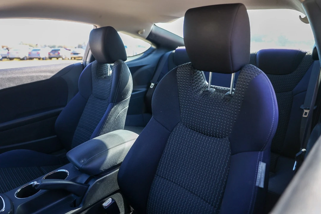 2011 Hyundai Genesis Coupe - Image 6 of 12