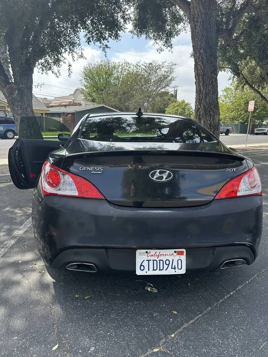2011 Hyundai Genesis Coupe - Image 5 of 16
