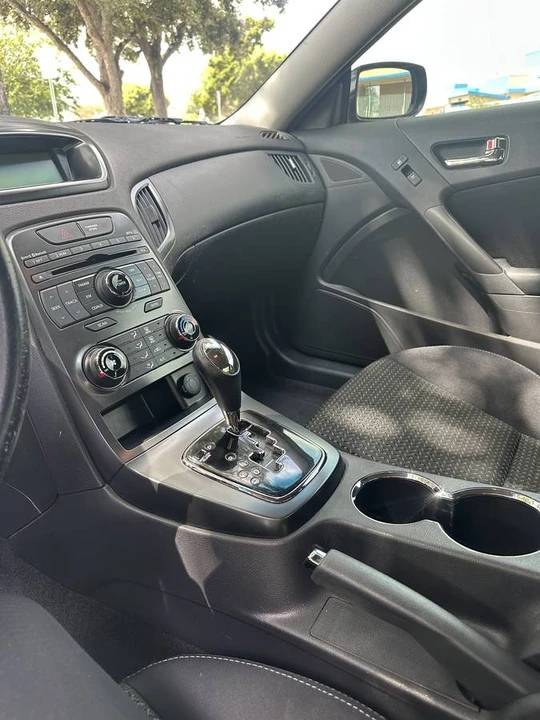 2011 Hyundai Genesis Coupe - Image 14 of 16