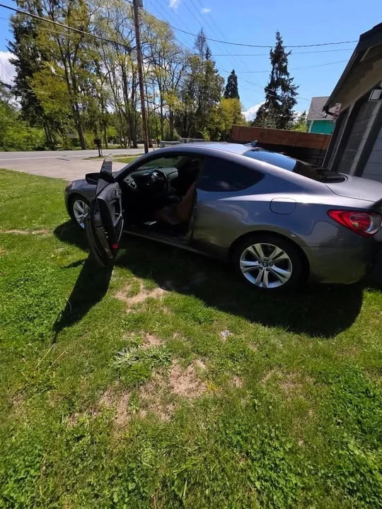 2011 Hyundai Genesis Coupe - Image 4 of 5