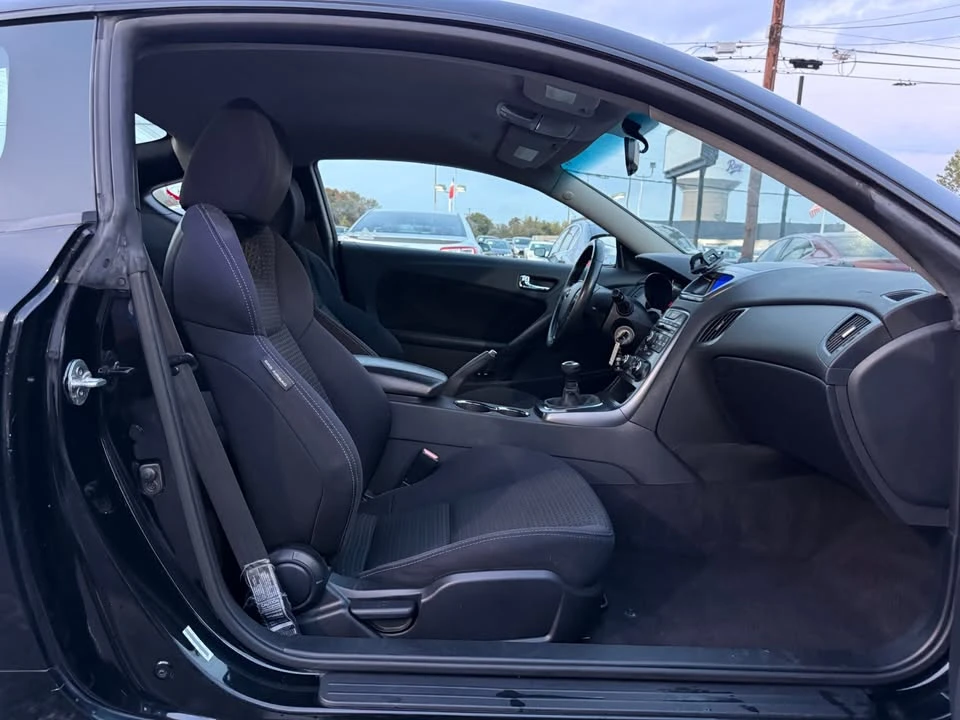 2011 Hyundai Genesis Coupe - Image 19 of 20