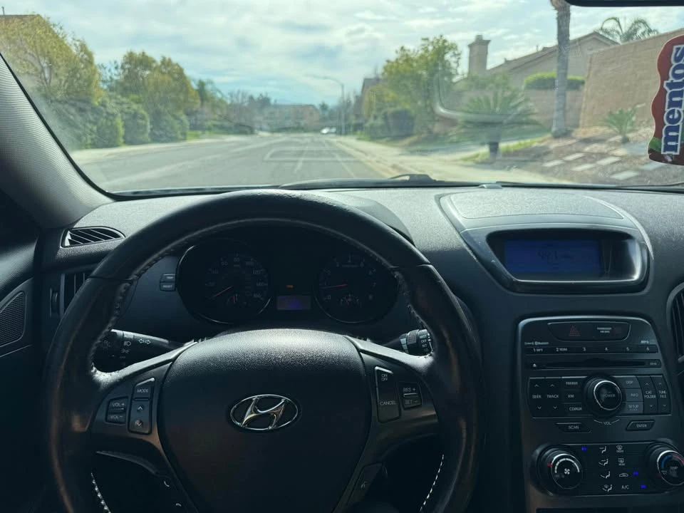 2011 Hyundai Genesis Coupe - Image 10 of 10