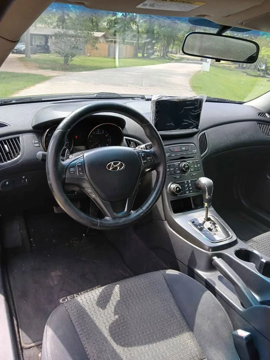 2011 Hyundai Genesis Coupe - Image 11 of 13