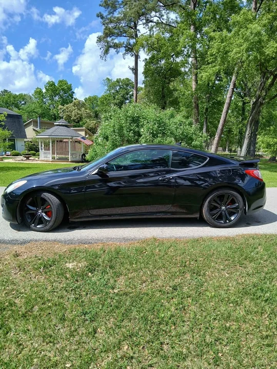 2011 Hyundai Genesis Coupe - Image 2 of 13