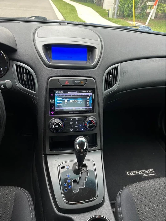 2011 Hyundai Genesis Coupe - Image 16 of 19