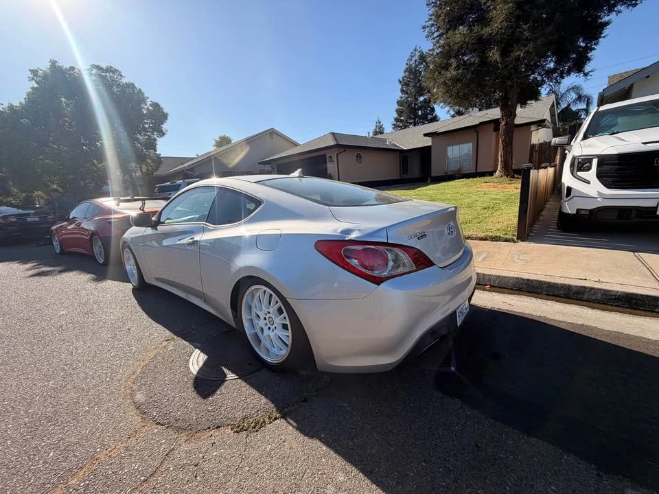 2011 Hyundai Genesis Coupe - Image 4 of 11