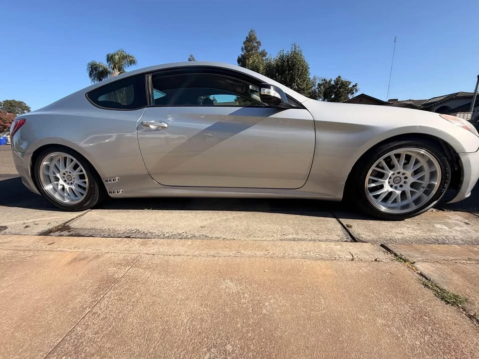 2011 Hyundai Genesis Coupe - Image 10 of 11