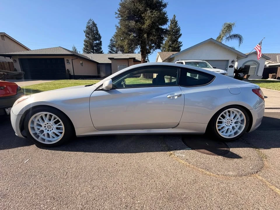 2011 Hyundai Genesis Coupe - Image 8 of 11