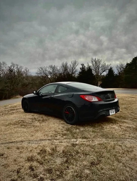 2011 Hyundai Genesis Coupe - Image 10 of 11