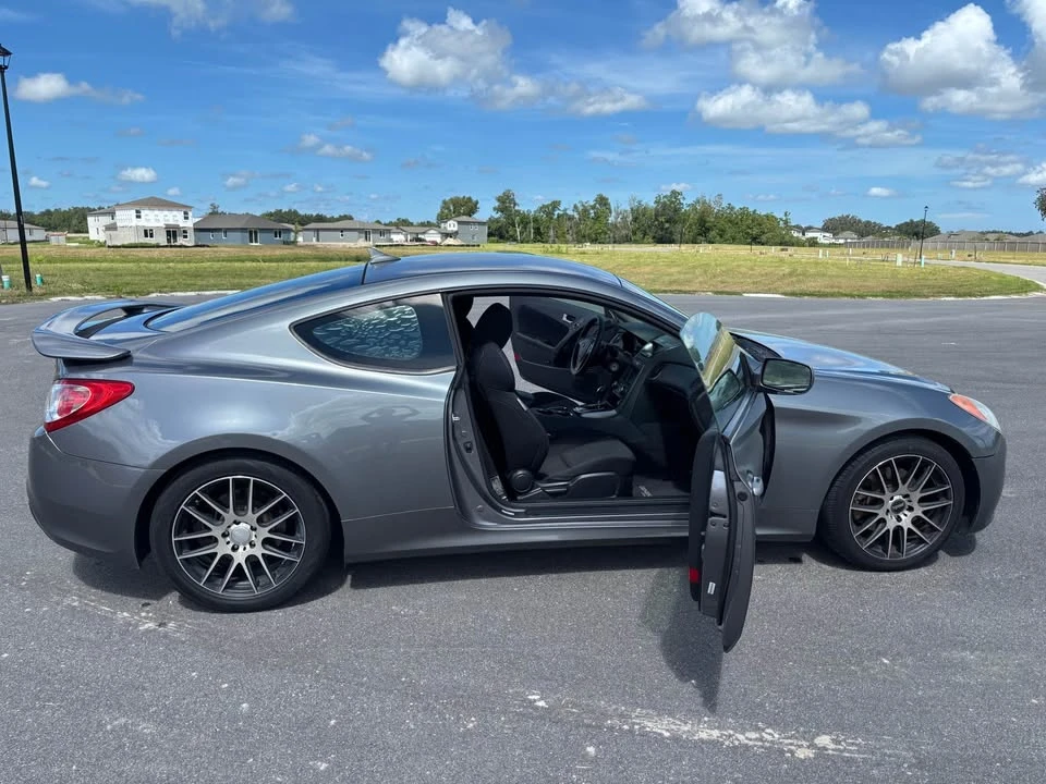 2011 Hyundai Genesis Coupe - Image 9 of 13