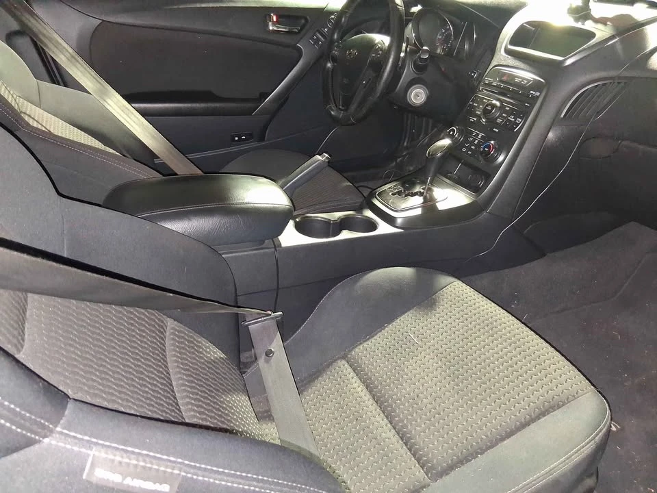2011 Hyundai Genesis Coupe - Image 10 of 11