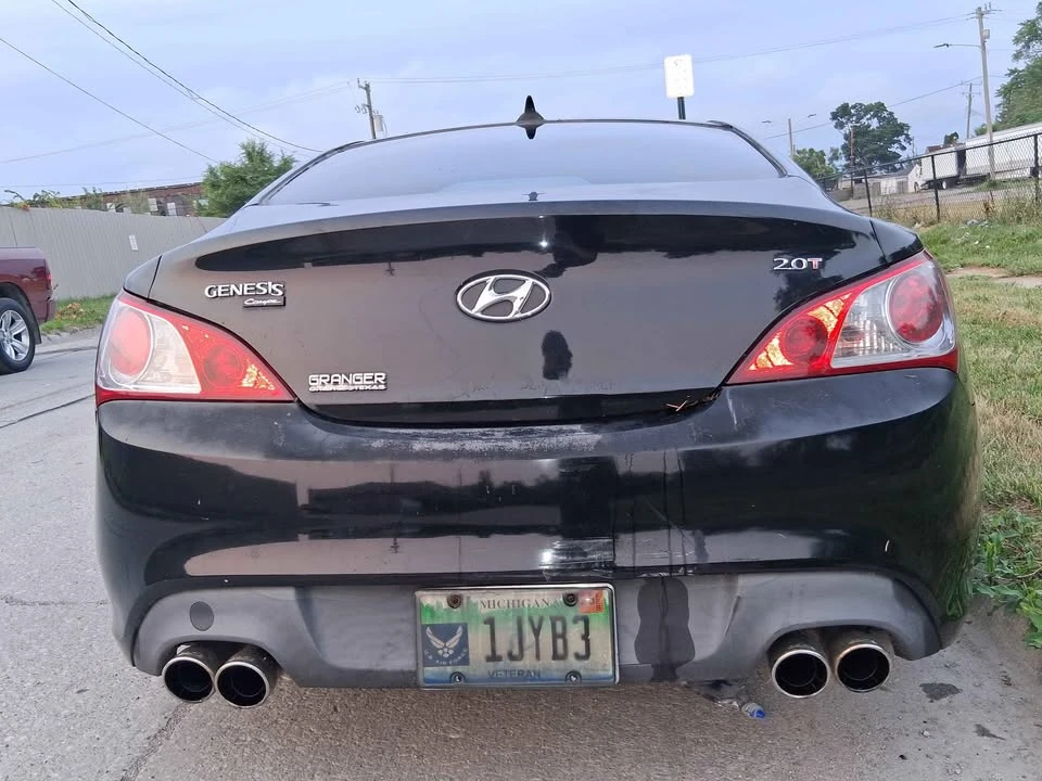 2011 Hyundai Genesis Coupe - Image 4 of 11