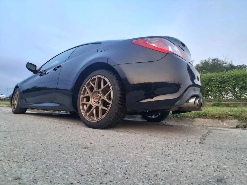2011 Hyundai Genesis Coupe - Image 2 of 11