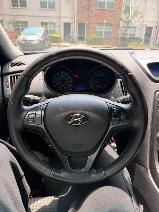 2011 Hyundai Genesis Coupe - Image 8 of 10