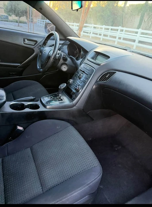 2011 Hyundai Genesis Coupe - Image 2 of 3