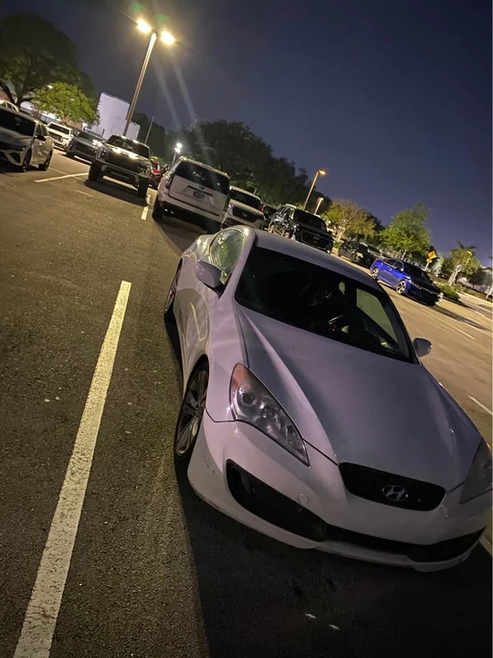 2011 Hyundai Genesis Coupe - Image 7 of 10