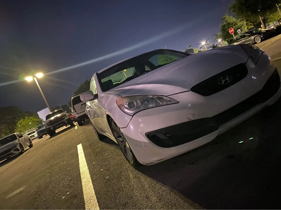 2011 Hyundai Genesis Coupe - Image 6 of 10